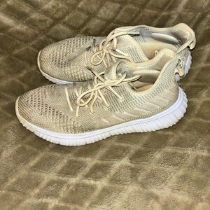 Avia athletic shoes,-Size-11, slight tear to left shoe tag pull.